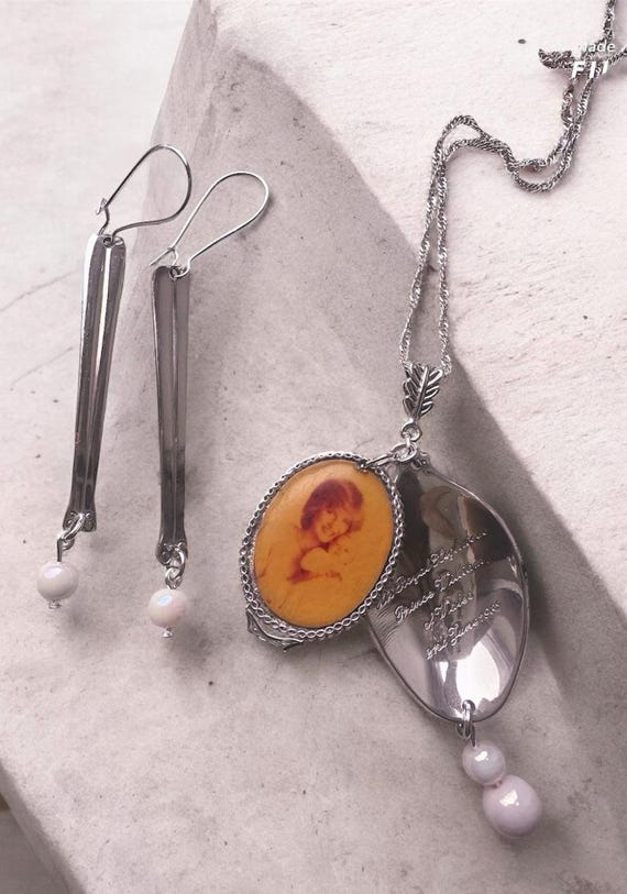 Royal Elegance: Upcycled Vintage Spoon Jewelry Set with Engraved names, Pearls, Inspired by Diana and William - Earrings & Necklace