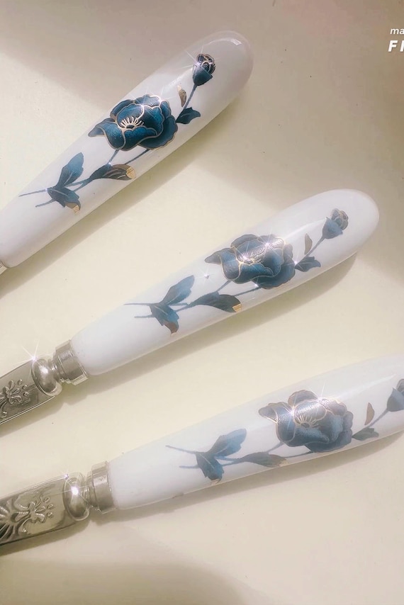 Atm card clip vintage  flower floral design, spoon handle ceramic Roses painted design ,Elegant long nail helper