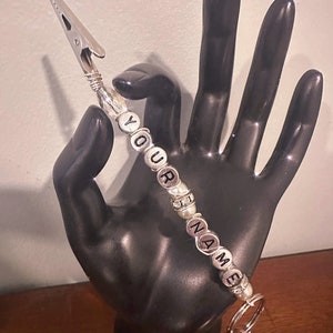 Gepersonaliseerde pinautomaatclip, buddy armband, gepersonaliseerd met naam. lange nagelhulp, sleutelhanger, kristallen kralen, parel