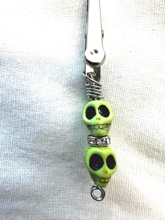 Wagnerite Bead ATM Skeleton Card Clip | Long Nail Helper | Credit/Debit Card Grabber | Multiuse Bracelet Helper Tool, green