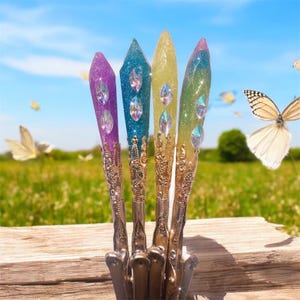 Resin Crystal Clip Tool – pinautomaat met gedurfde kleuren en bedels! Handgemaakt, met kralen en perfect voor rokers of vergeetachtige vingers – cadeau