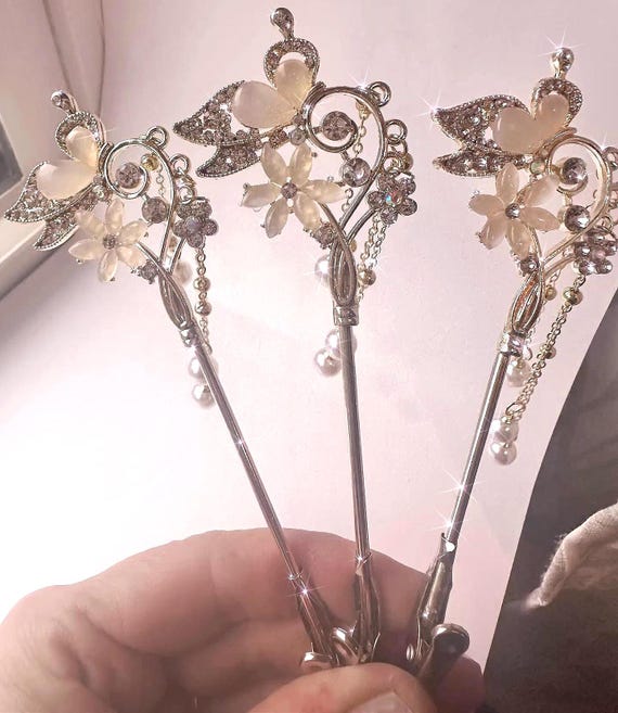 Atm card clip Floral Flower design Rose alloy alligator smokers clip, nail helper , credit card grabber . Pearl accents