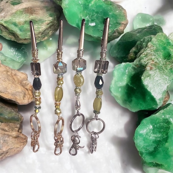 Elegant Emerald Green Crystal Clip - Stylish Accessory for Cards, Cigarettes, and More
