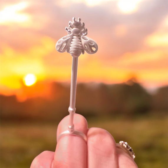 Bumble bee smoke clip , cigarette holder, gold , adjustable top