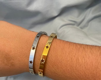 Lot De 7 Bracelets Femme Argentés - Motifs Coeur, étoile, Jonc Texturé - Alliage Métal - Neuf Sans Emballage