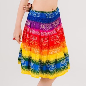 Frauen Regenbogen Mini Rock Hohe Taille Ausgestelltes Tellerrock Boho Festival Rock Bademode Lässige Sommer-Outfits