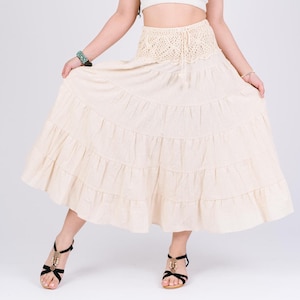 Boho Maxi Rock in Weiß – fließender Baumwollrock mit Gummizug in der Taille – Gestufter A-Linien Rock für Outdoor, Reisen oder Lounge