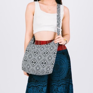 Sac à bandoulière hippie, sac à bandoulière décontracté, sac messager pour femme, sac à bandoulière hippie, Naga-TribeCartable en coton tribal noir avec breloque bohème