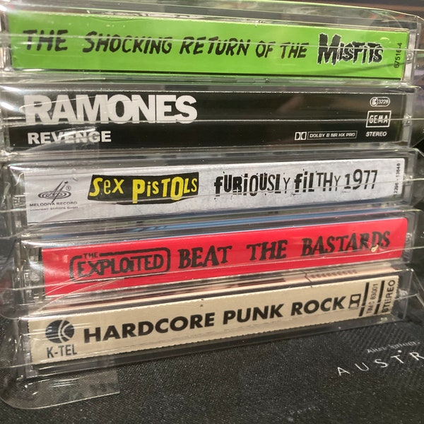 5 cassettes de punk rock : Misfits, Exploited, Sex Pistols, Ramones. Les 5 rubans pour un prix.