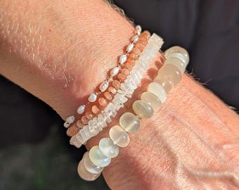 Bracelets de perles et de pierres précieuses - Pierres de soleil, pierre de lune, perle - de grosses quantités à délicates