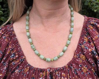 Collier noué en soie serpentine en jaspe vert – Bijoux en pierres précieuses d'inspiration chinoise