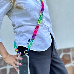 Chaîne de téléphone portable en macramé avec étui, sangle de téléphone portable de style bohème avec macramé en corde de voile, sangle de téléphone portable, sangle de sac en macramé, sangle de sac, cadeau pour elle