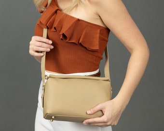 Leather Crossbody Bag: Women's Casual Shoulder Bag with Adjustable Straps