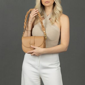 Bolso de cuero estilo sillín para mujer / Bolso de hombro de cuero - Bolso bandolera elegante y funcional / Accesorio de moda para mujer / Regalo para ella