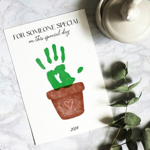 Poster Kaktus | Handabdruck Handwerk | Geburtstagsgeschenk für Mama, Papa, Oma, Opa | Erinnerung Andenken | Geschenk von Kinder | DIY Karte | Kinderzimmer Dekor