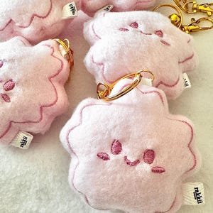Sakura/ cherry blossom / keychain/ kawaii / kawaii sakura/ charm / keychain / Japanese cherry blossom/ pink