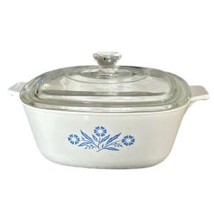 Cocotte vintage en vaisselle de cornflower bleu avec couvercle en verre - 1,5 pinte