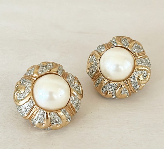 Classic vintage signed clip on pearl earrings sig… - image 1