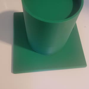 Comedero y bebedero para gatos y perros pequeños con forma de cono: impreso en 3D