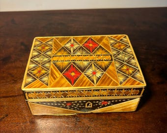VTG Straw Inlaid Wooden Trinket Box Marquetry Folk Art 5.25”x3.8”x2.25”