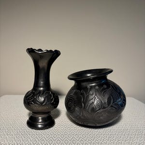 2Pc Barro Negro Mexican Pottery Vase Floral Pattern Black Clay Oaxaca 4” and 5.25” Tall