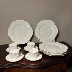 VTG Shelley Regency 4 Tea Cups and Saucers and 7 Dinner plates 10.75” White with Gold Rim Made in England