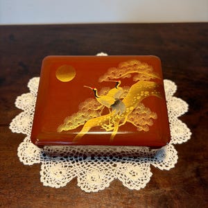 VTG Japanese Lacquered Trinket Jewelry Box   Brown with Golden Painted Scene with Cranes 4.75”x 3.75”x2”