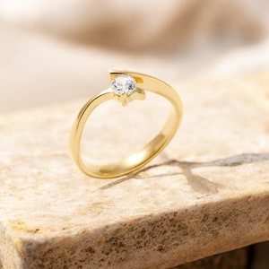 Minimalist Gold Engagement Ring with Cubic Zirconia, 14k Gold Promise Ring for Her, Elegant Modern Wedding Jewelry Gift for Women
