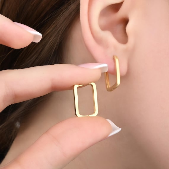 Minimalist Solid Gold Hoop Earrings: Geometric Huggie Style