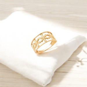 Floral Pattern Gold Ring For Women, 10K 14K 18K Yellow White Rose Gold Band, Elegant Flower Design, Gift For Her Birthday Or Mom