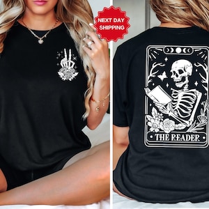 La camisa de impresión delantera y trasera de la tarjeta del tarot del lector, camiseta de lectura de esqueleto, regalo del amante del libro para las mujeres, camiseta del amante del libro, camisa de la tarjeta del tarot