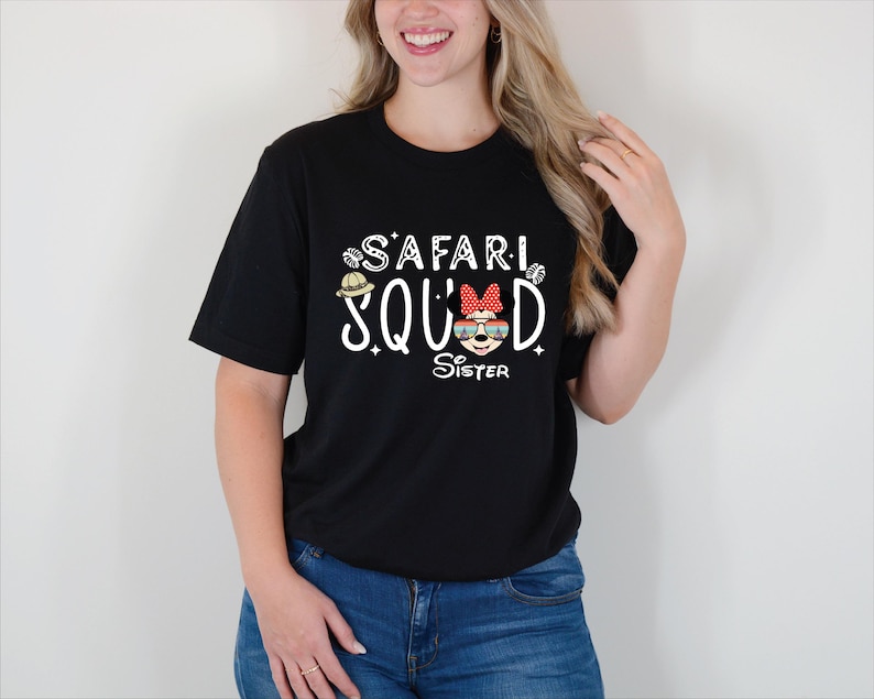 K&ouml;nnte beinhalten: Ein Set aus drei Keramikbechern mit gesprenkelter, matter Oberfl&auml;che. Die Becher sind in Creme-, Hellgrau- und Dunkelgraut&ouml;nen gehalten. Jeder Becher hat ein schlichtes, minimalistisches Design und einen abgerundeten Henkel.