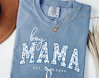 Camiseta Comfort Colors® personalizada para mamá de niño, camiseta Toile Floral Boy Mama Est, anuncio de embarazo de niño, camiseta para mamá de niños, regalo para el Día de la Madre