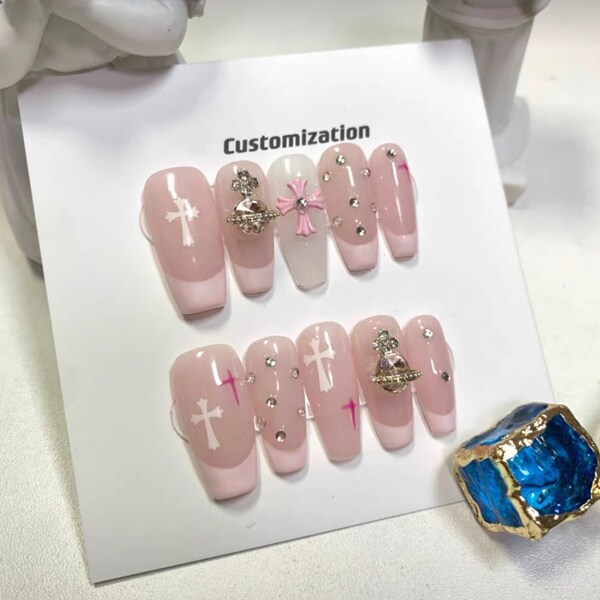 Pink chrome Vivianwestwood Press-ons nails