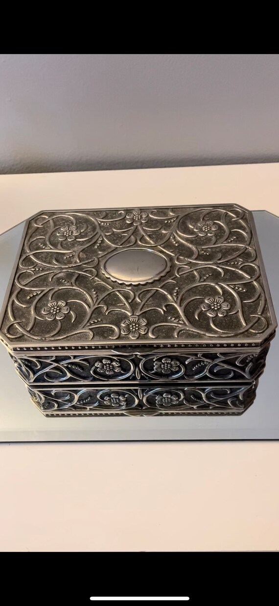 Godinger Silverplate Jewelry Box with wine velvet 