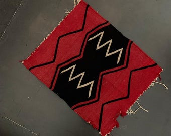 Alfombra navajo vintage de los años 20, color rojo algonquino.