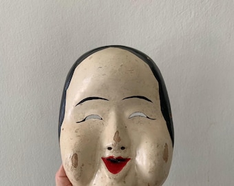 Máscaras Okame vintage de los años 50-60, hechas a mano: arte folclórico tradicional japonés.
