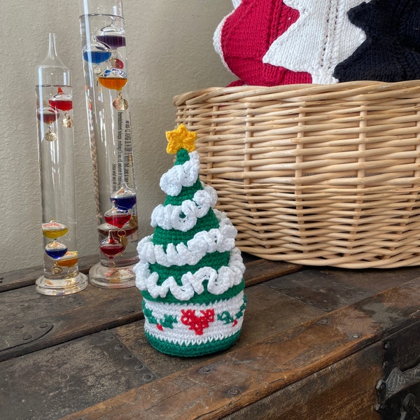 Christmas Tree Neighbor Gift Crochet Pattern - hidden compartment