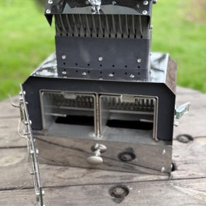 Non-electric pellet burner for a stove or heat generator! 50 kW pellet burner with 62 l pellet hopper! Burner in a stove or boiler.