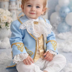 Completo da principe azzurro, body e vestiti reali per il servizio fotografico del primo compleanno