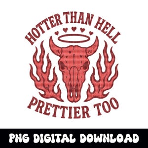 Western « Plus chaud que l'enfer, plus joli aussi » crâne de taureau flamboyant rose PNG graphique Téléchargement numérique instantané pour sublimation de tshirt ou dtf