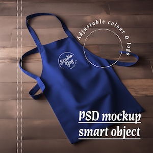 Könnte beinhalten: Blaue Schürzen-Mockup mit einem weißen Kreislogo, auf dem "Studio Yes Mockups" steht, und dem Text "Einstellbare Farbe & Logo PSD Mockup Smart Object".