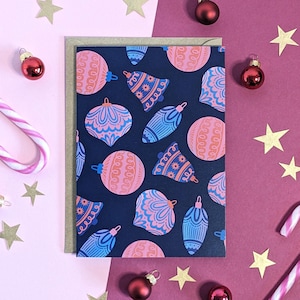Carte de voeux de Noël avec boules de Noël