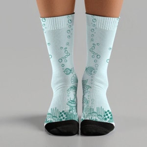 Ocean Lover Crew Socks: Unisex Fish & Bubble Design