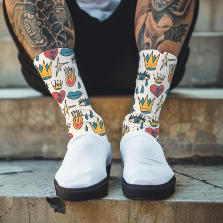 Tattoo Socks Unisex Crew Socks Retro Heart Flame Crown Print Novelty Gift for Tattoo Lovers Alternative Style Streetwear Accessories