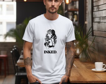 Koszulka z wytatuowaną dziewczyną pin-up: Koszulka z grafiką INKED