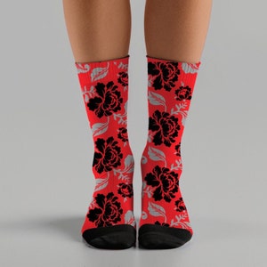 Romantic Floral Valentine Socks for Couples Red and Black Rose Socks Cozy Valentine’s Day Gift