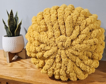 Handmade Chunky Knit Round Pillow: Home Decor Throw Pillow