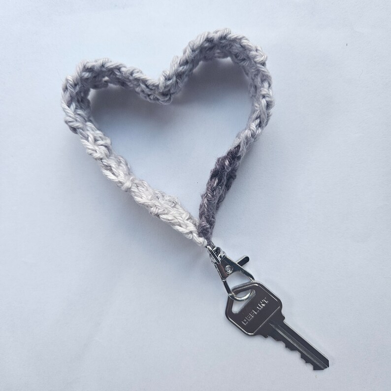 Crochet Wristlet/ Handmade Wristlet Clip/keychain Accessories