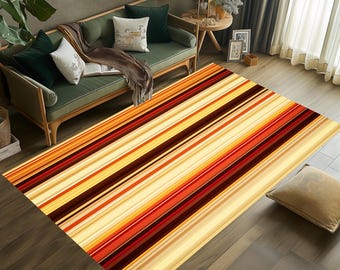 Pode incluir: Um tapete retangular com um padrão repetitivo de finas riscas verticais paralelas em vários tons de amarelo quente, laranja, vermelho profundo e castanho escuro, criando um design linear multicolorido em toda a superfície.